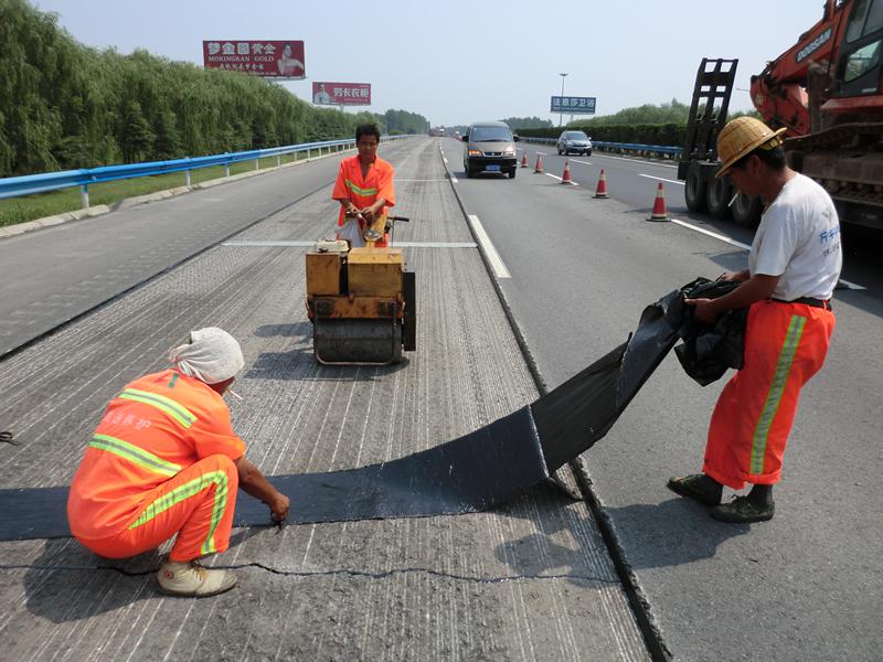 公路卫士贴缝带​的七点施工工艺